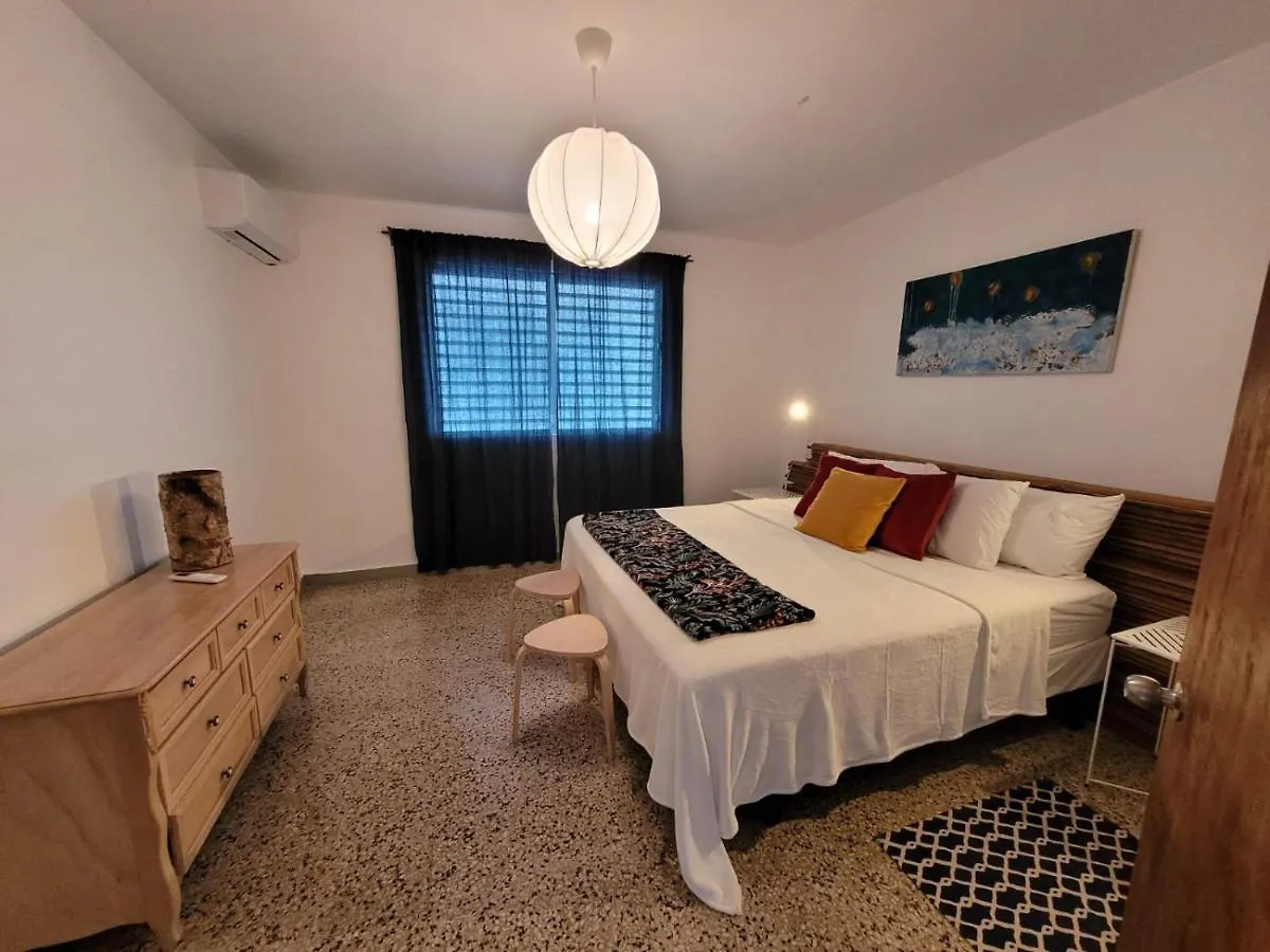 Jb23 Apts 3 Bedroom Apartment Near Airport의 연락처